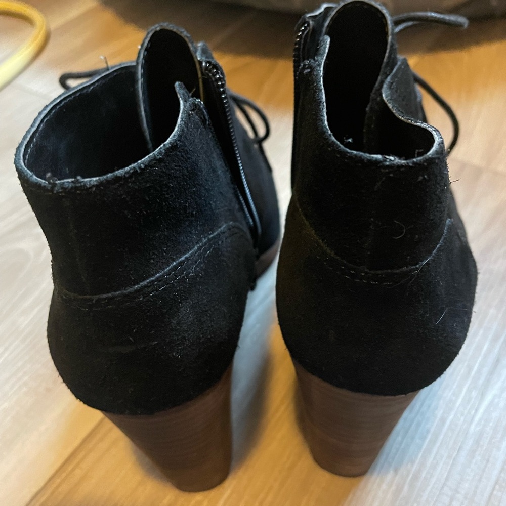 Shoes - Picture 3 of 8
